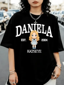 Den svarta KATSEYE DANIELA K-Pop Merchandise-t-shirten - Svart - Visa 1
