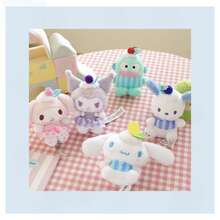 SANRIO 官方三丽鸥“好心情”系列毛绒挂件。这些可爱时尚的毛绒吊坠以葡萄、樱桃、柠檬、蓝莓和草莓为灵感，设计精美。 - 彩色 - 查看 9
