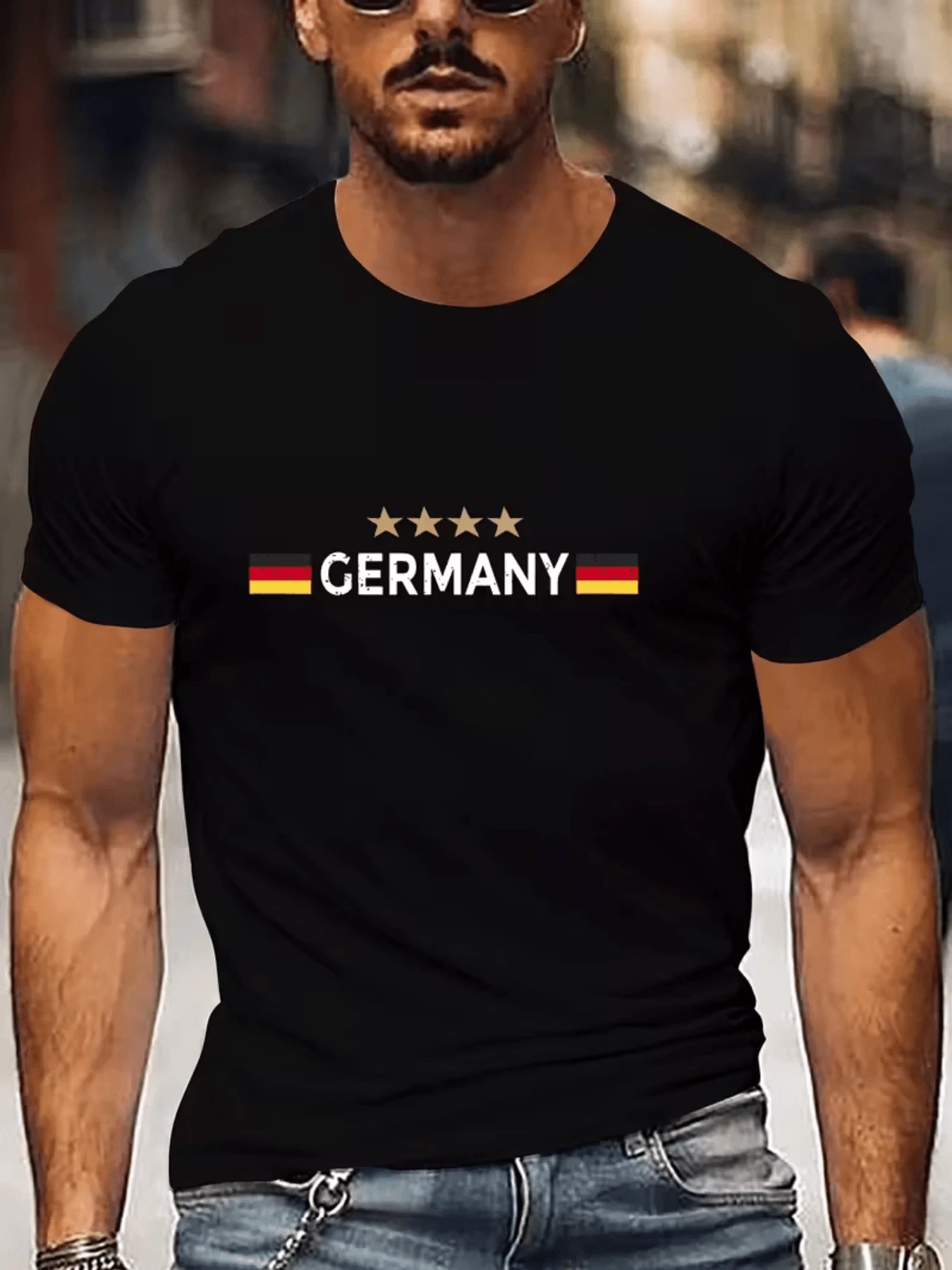 German Flags On Both Sides Accompanied By Four Golden Stars, A Symbol Of Honor And National Pride, Reflecting The Passion For European Football And The Team's Strength In Every Match. A Comfortable, Modern, Casual Men's T-Shirt For Everyday Wear. - 黑色 - 查看 1