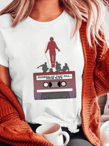Image Of A Person Rising On A Cassette Tape Symbolizing Freedom, Overcoming Challenges, And A Connection To Retro Music That Inspires Unique Emotions And Memories. Women's Casual, Modern, Comfortable T-Shirt For Everyday Wear. - 白色 - 查看 6