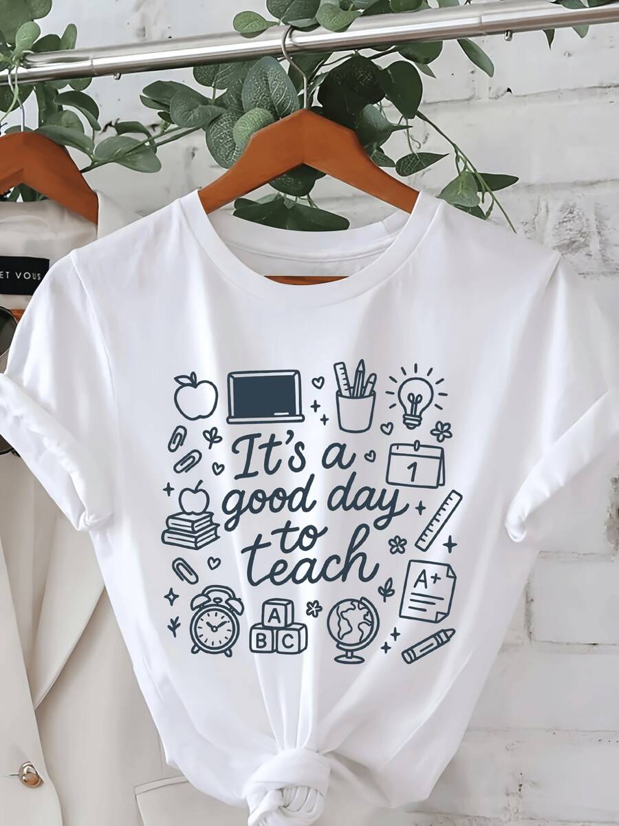 Frase motivadora en inglés con dibujos de libros reloj manzana lápiz globo terráqueo y materiales escolares que transmiten alegría inspiración y amor por la enseñanza camiseta de mujer casual cómoda para maestras - Blanco - Ver 1