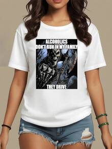 Skeleton Figure With A Defiant Expression In The Middle Of A Dark Landscape Symbolizing Strength, Sarcastic Humor And Rebellion. Modern Casual Women's T-Shirt Ideal For Urban Outfits. - 白色 - 查看 8