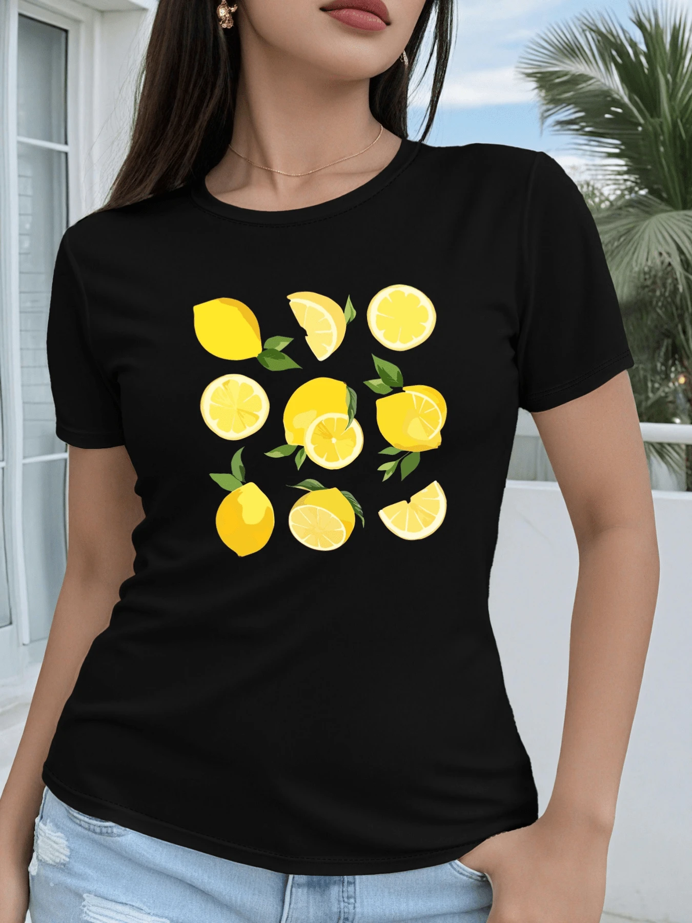 Fresh Lemons With Green Leaves Symbolizing Vital Energy And Optimism Against A Dark Background Convey A Feeling Of Freshness And Joy. Comfortable Casual Women's T-Shirt For Everyday Wear - 黑色 - 查看 1