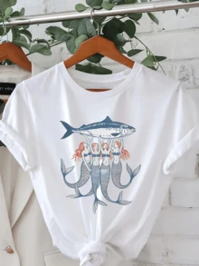 Red-Haired Mermaids Lifting A Large Fish Symbolize Unity, Freedom, And Marine Strength, Inspired By Ocean Energy And Mystical Charm. Elegant Casual Women's T-Shirt - 白色 - 查看 1