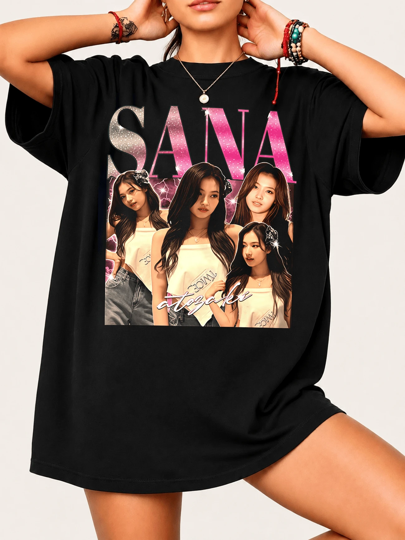 Sanas TWICEs bootleg-t-shirt i klarrosa, 100 % bomull, unisex - Svart - Visa 1