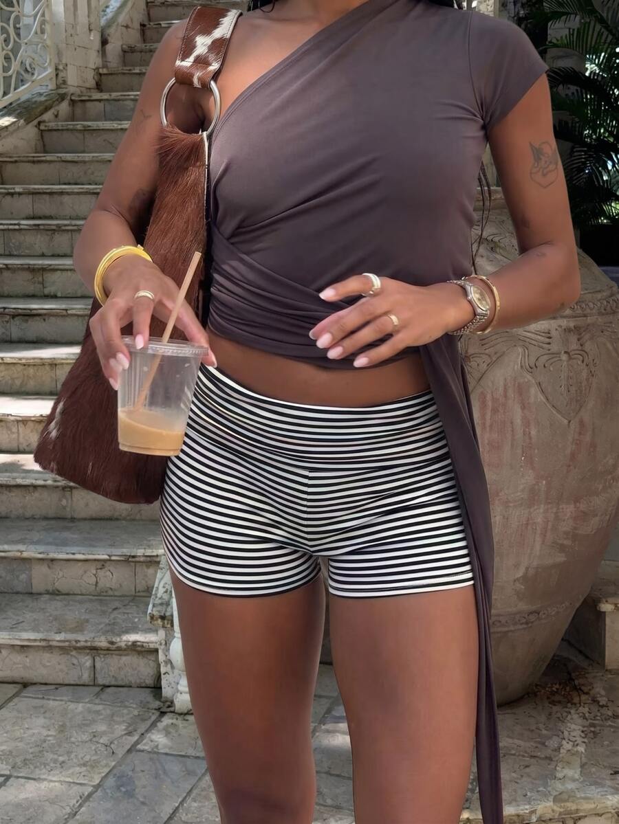 Women's Black & White Striped Low-Waist Fitted Shorts, Casual Elastic Shorts In Striped Knit Fabric, Suitable For Vacation, Daily Wear, Travel, Dates In Spring, Summer, Autumn - Black and White - View 1