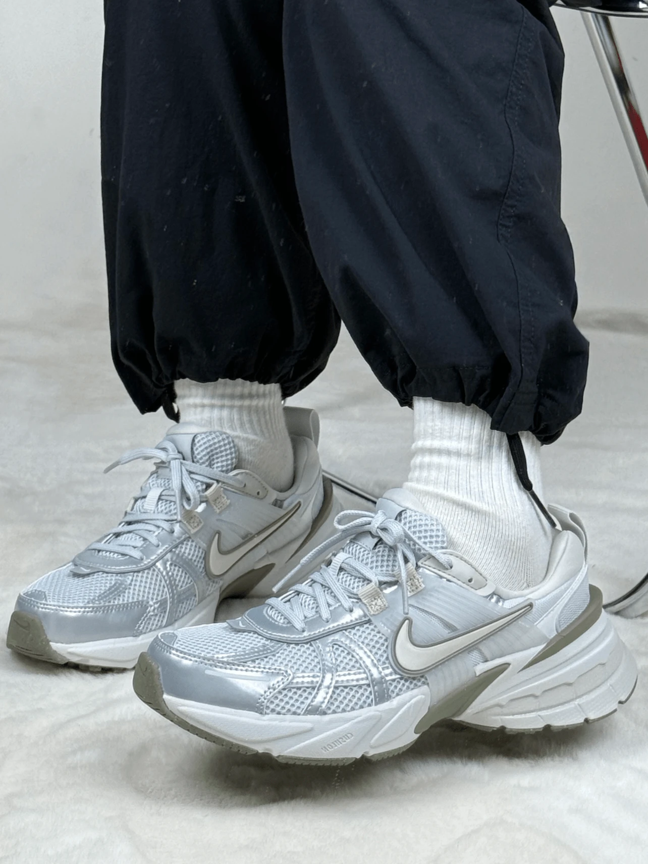 Giày thể thao nữ Nike V2K Run, đa năng, nhẹ, lưới thoáng khí, chống trơn trượt, bền bỉ, cổ thấp, phong cách thường ngày, giày chạy bộ đi làm trong thành phố, màu xanh nhạt/xám. - xám xanh - Xem 1