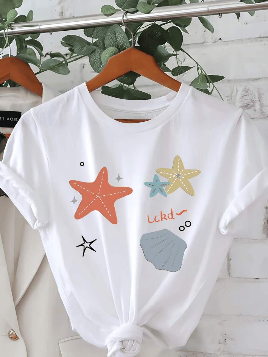 Colorful Starfish With Shells And Small Details That Evoke The Sea Breeze And The Tranquility Of The Ocean. Comfortable And Modern Casual Summer T-Shirt For Women, Perfect For Everyday Wear. - 白色 - 查看 1