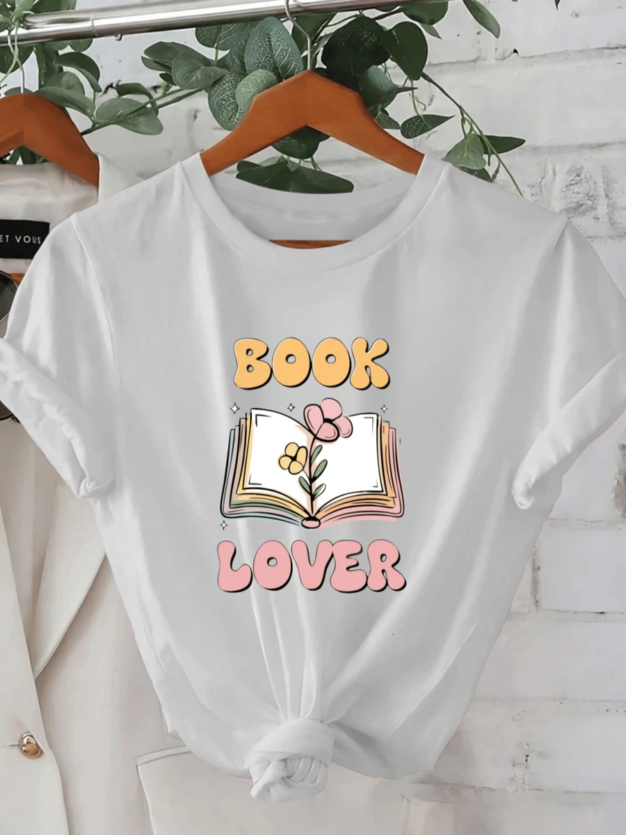 An Open Book With Delicate Flowers Symbolizing A Love Of Reading And Feminine Creativity, Displayed With Soft Colors And Cheerful Typography, Makes This A Comfortable, Modern, Casual Women's T-Shirt Perfect For Everyday Wear. - 白色 - 查看 1