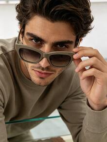 Celine Men's And Women's Identical Fashion Glasses, Fashionable Light Coffee-Colored Frame With Gradient Lenses, Women's Fashion Glasses For Men Glasses, Retro Cat-Eye Design, Lightweight And Comfortable Frame, Suitable For Daily Commuting, Outdoor Outings, Beach Vacations, Versatile Style, And Personalized Accessory, Compatible With Various Dressing Styles, Easily Creating An Atmosphere-Enhancing Look. Model Number: CL40253F-59F 55. - Light Grey - View 3