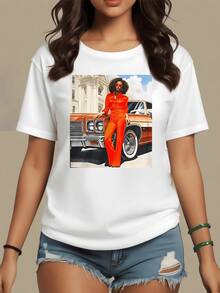 Mujer con traje rojo apoyada en un coche clásico frente a un edificio elegante que simboliza fuerza confianza y libertad urbana camiseta de mujer casual moderna para uso diario - Blanco - Ver 8