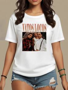 The Text "Vatos Locos Forever" About Three United Friends Symbolizes Loyalty And Neighborhood Pride, Representing Strength, Community, And Urban Style. A Modern, Comfortable, Casual Women's T-Shirt For Everyday Wear. - 白色 - 查看 8