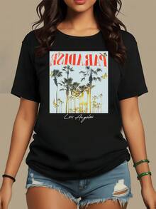 Mariposas que vuelan entre palmeras doradas bajo un cielo luminoso evocando libertad y calma junto al espíritu cálido de Los Ángeles camiseta de mujer casual moderna cómoda para verano - Negro - Ver 1