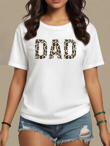 Large Lettering Spelling Out "DAD" Decorated With A Leopard Print Symbolizes Strength, Character, And A Loving And Proud Family Bond. A Comfortable And Modern Casual Women's T-Shirt For Everyday Wear. - 白色 - 查看 8