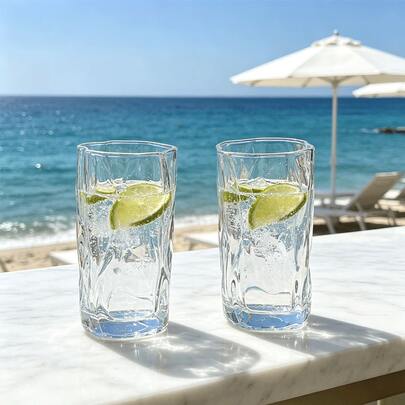Taça de vidro transparente com textura ondulada, elegante e ideal para latte, uísque e coquetéis. Ideal para bar e cozinha.