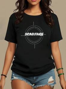 Gráfico de una mira que simboliza concentración y fuerza interior sobre fondo oscuro con palabra metálica destacada que transmite poder y actitud moderna camiseta de mujer casual cómoda ideal para uso diario - Negro - Ver 1