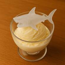 1/2pcs Silicone Shark Shaped Tray, Includes 4-Cavity Mold Tray And 1 Funnel, Creative Animal 3D Shark Shaped Ice Cube Mold, Reusable And Stackable, Soft And Easy To Remove, Suitable For Ice Cubes, Whiskey, Cocktails, Desserts, Parties, Beer, Coffee, Easter And Holiday Decorations - A - View 10