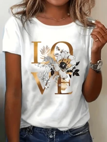 Palabras doradas que forman LOVE rodeadas de flores suaves en tonos blancos y beige simbolizan armonía alegría afecto y energía positiva creando un estilo fresco y moderno camiseta de mujer casual elegante para uso diario - Blanco - Ver 8