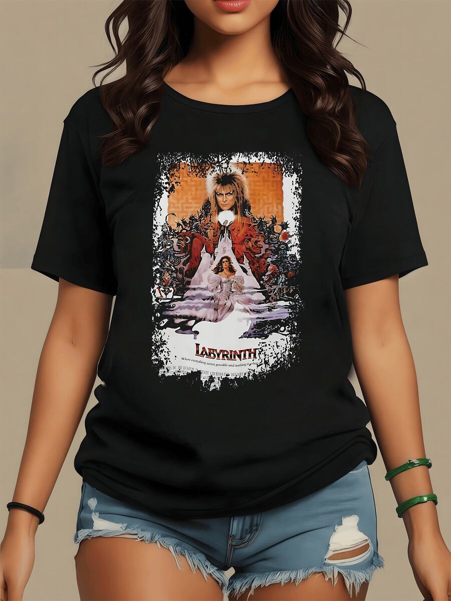 Mystical Figure Where A Woman Dressed In White Confronts Fantastic Creatures In A Symbolic Labyrinth Representing The Inner Journey Towards Freedom And Self-Discovery. Women's Casual T-Shirt For Stylish And Comfortable Everyday Wear - 黑色 - 查看 1
