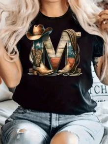 Letter M With Wood Texture And Texas Flag Colors Next To A Cowboy Hat, Boots And Lasso That Evoke The Spirit Of The Classic West; Comfortable And Modern Casual Women's T-Shirt - 黑色 - 查看 8