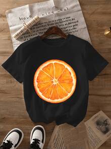 Una rebanada de naranja brillante simboliza vitalidad frescura energía y alegría tropical perfecta para transmitir optimismo en cada momento camiseta de mujer casual cómoda y moderna - Negro - Ver 6