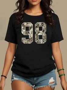 Número 98 con textura de hojas secas y ramas que simbolizan la conexión natural y la fuerza de la regeneración camiseta de mujer casual moderna para verano - Negro - Ver 8