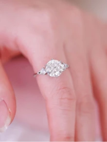 Nhẫn đính hôn, nhẫn cưới, nhẫn kỷ niệm sang trọng đính đá Cubic Zirconia lấp lánh dành cho nữ. - bạc - Xem 2