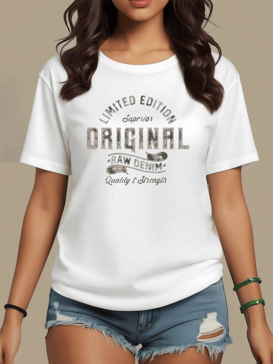 Frase central que resalta la fuerza y autenticidad con tipografía vintage que evoca energía urbana y carácter único ideal para mujeres seguras camiseta de mujer moderna casual cómoda para diario - Blanco - Ver 1