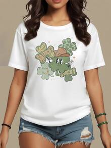 Smiling Shamrock With A Brown Hat Symbolizing Luck And Joy On St. Patrick's Day With Green Details And Festive Lettering. Comfortable, Modern Casual Women's T-Shirt For Celebrating In Good Spirits. - 白色 - 查看 1