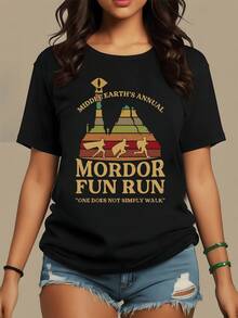 Corredores que avanzan hacia montañas míticas símbolo de valentía y aventura con un ojo vigilante en la cima representando el desafío interior camiseta de mujer casual divertida para fanáticos de la fantasía - Negro - Ver 8