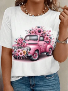 Camioneta rosa cubierta de flores que simbolizan la frescura la alegría y el espíritu libre de una mujer moderna combinando tonos vivos y detalles románticos camiseta de mujer casual y cómoda para uso diario - Blanco - Ver 1