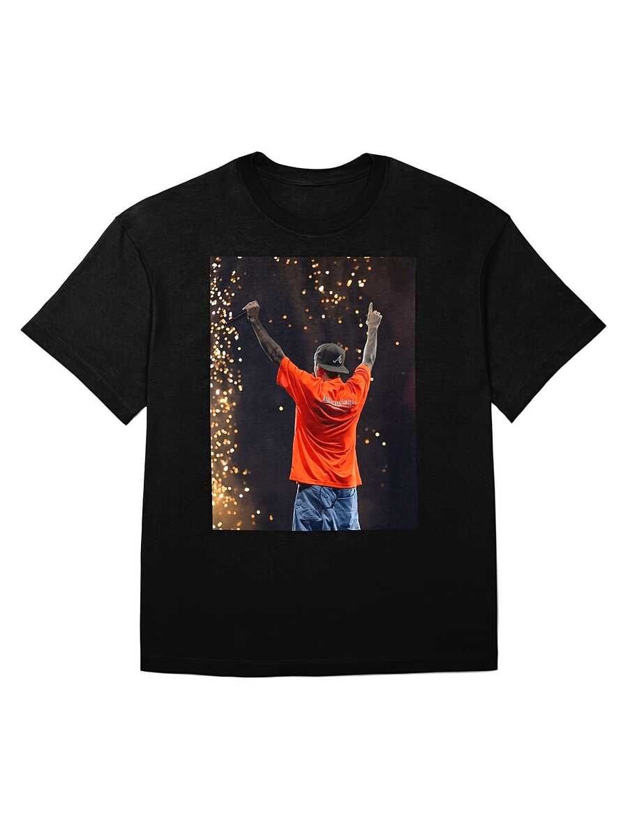 Bieber Justice Tour Newark II oversized T-shirt är det perfekta valet för avslappnad streetwear och urbant mode. Det är en skjorta gjord av 100% lätt och luftigt tyg, med hållbara tryck och stilfulla slogans, vilket gör den perfekt för vardagsbruk, festivaloutfits för kvinnor, t-shirts, sommarkläder, festkläder, dagligt bruk och utmärkt för fester och familjesemester. - Svart - Visa 1