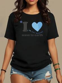 Blue Heart Symbolizing Universal Love And Connection With Nature, Accompanied By An Inspiring Phrase That Encourages Caring For The Earth. Modern, Comfortable, And Casual Women's T-Shirt For Everyday Wear. - 黑色 - 查看 8