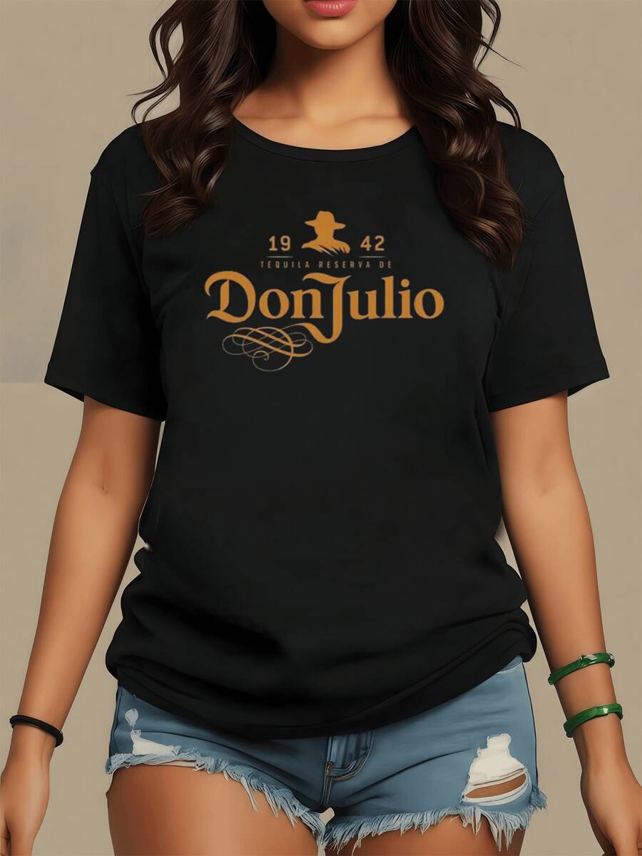 Figura dorada inspirada en la tradición mexicana con letras elegantes que evocan el espíritu artesanal y la pasión por la autenticidad perfecta para amantes de la cultura clásica camiseta de mujer moderna casual cómoda - Negro - Ver 1