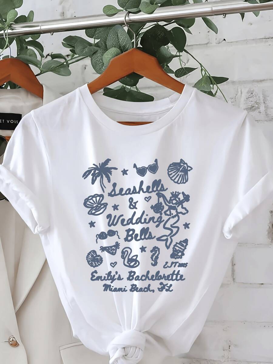 Seashells, Palm Trees, Hearts, And Celebratory Symbols Together Evoke The Joy Of Summer And Friendship On The Beach. Casual Women's T-Shirt For Happy And Relaxed Moments. - 白色 - 查看 1