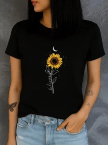 A Luminous Sunflower Under A Crescent Moon Symbolizes Hope, Positive Energy, And Personal Growth, Recalling Inner Strength And The Beauty That Emerges From The Darkness. A Comfortable And Modern Casual Women's T-Shirt. - 黑色 - 查看 8