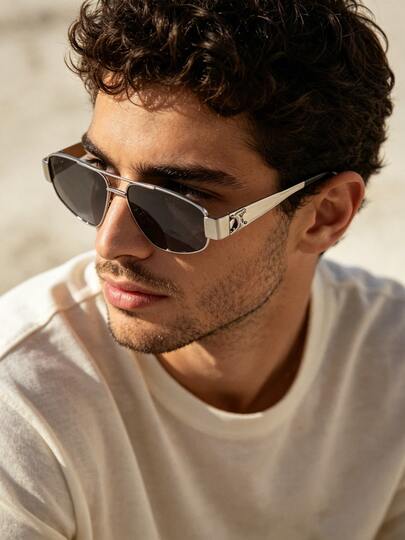 Celine Gafas de moda estilo aviador con marco de plata, diseño clásico de doble barra para mujeres y hombres, lentes polarizadas y con en color gris oscuro, marco de metal ligero para un uso cómodo, adecuado para conducir, ir al trabajo, actividades al aire libre y atuendos diarios. Es un estilo versátil y neutro en cuanto al género, con un toque fresco y resistente, creando fácilmente un aspecto ordenado y elegante. Es un accesorio práctico y llamativo de protección solar. Número de modelo: CL40281U-16A 57.