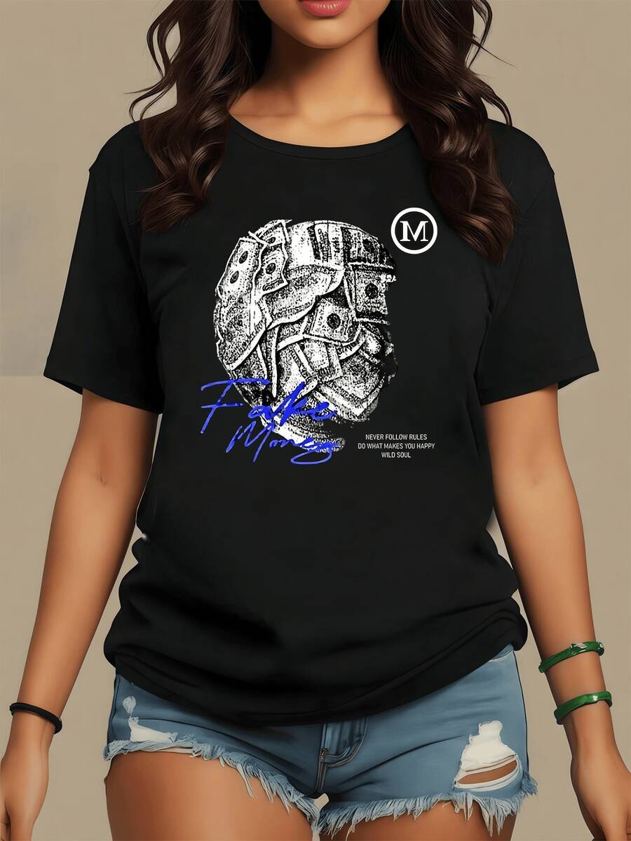 Collage de billetes formando un rostro abstracto que simboliza la fuerza del dinero y la libertad interior mezclando arte urbano y un mensaje de autenticidad camiseta de mujer casual moderna con estampado creativo y inspiración rebelde - Negro - Ver 1