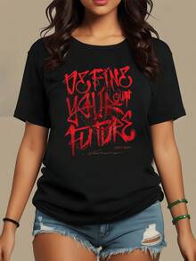 Mensaje poderoso en pintura urbana roja que simboliza la fuerza interior y la decisión personal de construir tu propio futuro con valentía y confianza camiseta de mujer moderna casual cómoda para diario - Negro - Ver 8