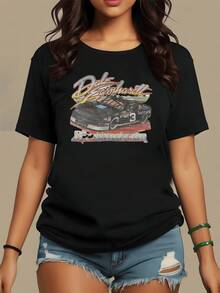 Auto de carreras clásico que simboliza velocidad pasión y la energía vibrante de los circuitos urbanos con detalles nostálgicos que evocan libertad y fortaleza camiseta de mujer casual moderna ideal para verano - Negro - Ver 8