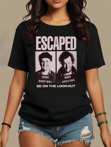 Retrato artístico de dos figuras buscadas con mensaje humorístico que evoca la libertad y el desafío para espíritus audaces camiseta de mujer casual moderna ideal para uso diario - Negro - Ver 8