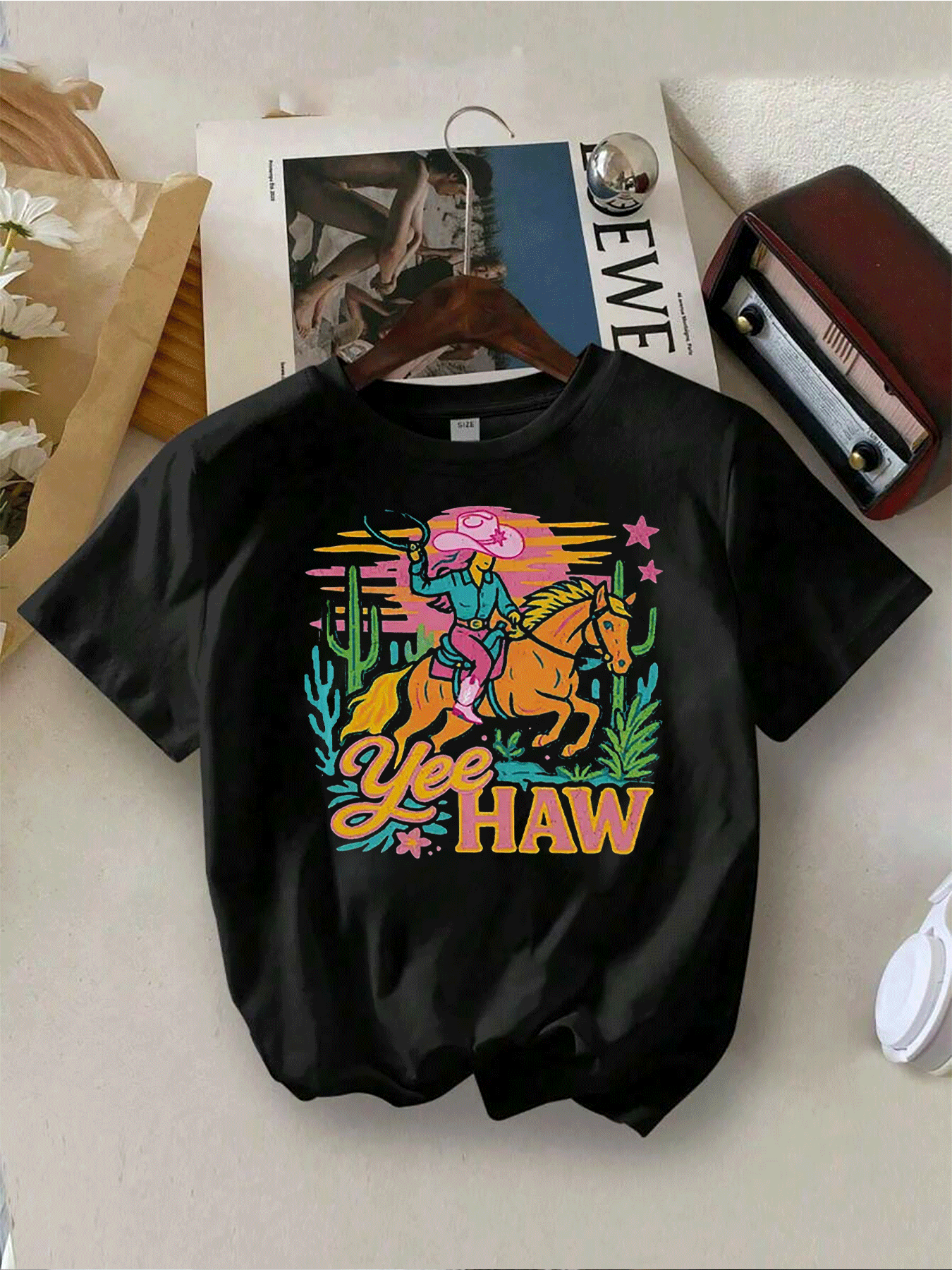 Yeehaw Cowgirl And Horse Print T-Shirt, Cute Cactus And Sunset Graphic Tee, Casual Summer Tops, Western Style Clothing For Kids, Comfortable Cotton Blend Short-Sleeve Shirt, Vibrant Colors, And Fun Design. Summer Clothing For Women. - 黑色 - 查看 1