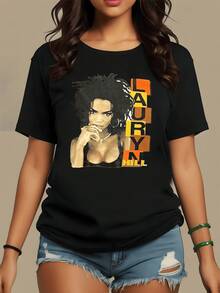 A Female Face With Abundant Curly Hair And A  Gaze Symbolizes Strength, Identity, And Modern Artistic Expression, With Warm-Toned Lettering Next To It. A Casual And Comfortable Women's T-Shirt For Everyday Wear. - 黑色 - 查看 8