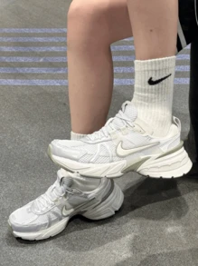 Giày thể thao nữ Nike V2K Run, đa năng, nhẹ, lưới thoáng khí, chống trơn trượt, bền bỉ, cổ thấp, phong cách thường ngày, giày chạy bộ đi làm trong thành phố, màu xanh nhạt/xám. - xám xanh - Xem 2