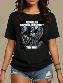 Skeleton Figure With A Defiant Expression In The Middle Of A Dark Landscape Symbolizing Strength, Sarcastic Humor And Rebellion. Modern Casual Women's T-Shirt Ideal For Urban Outfits. - 黑色 - 查看 8