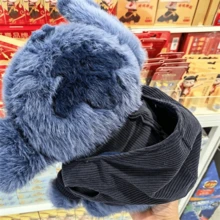 Miniso Stitch 毛絨娃娃 可愛動漫填充玩偶 穿著吊帶褲連帽衛衣聖誕生日禮物 男孩女孩適用 家居房間裝飾配件 抱枕 - 藍色 - 查看 9