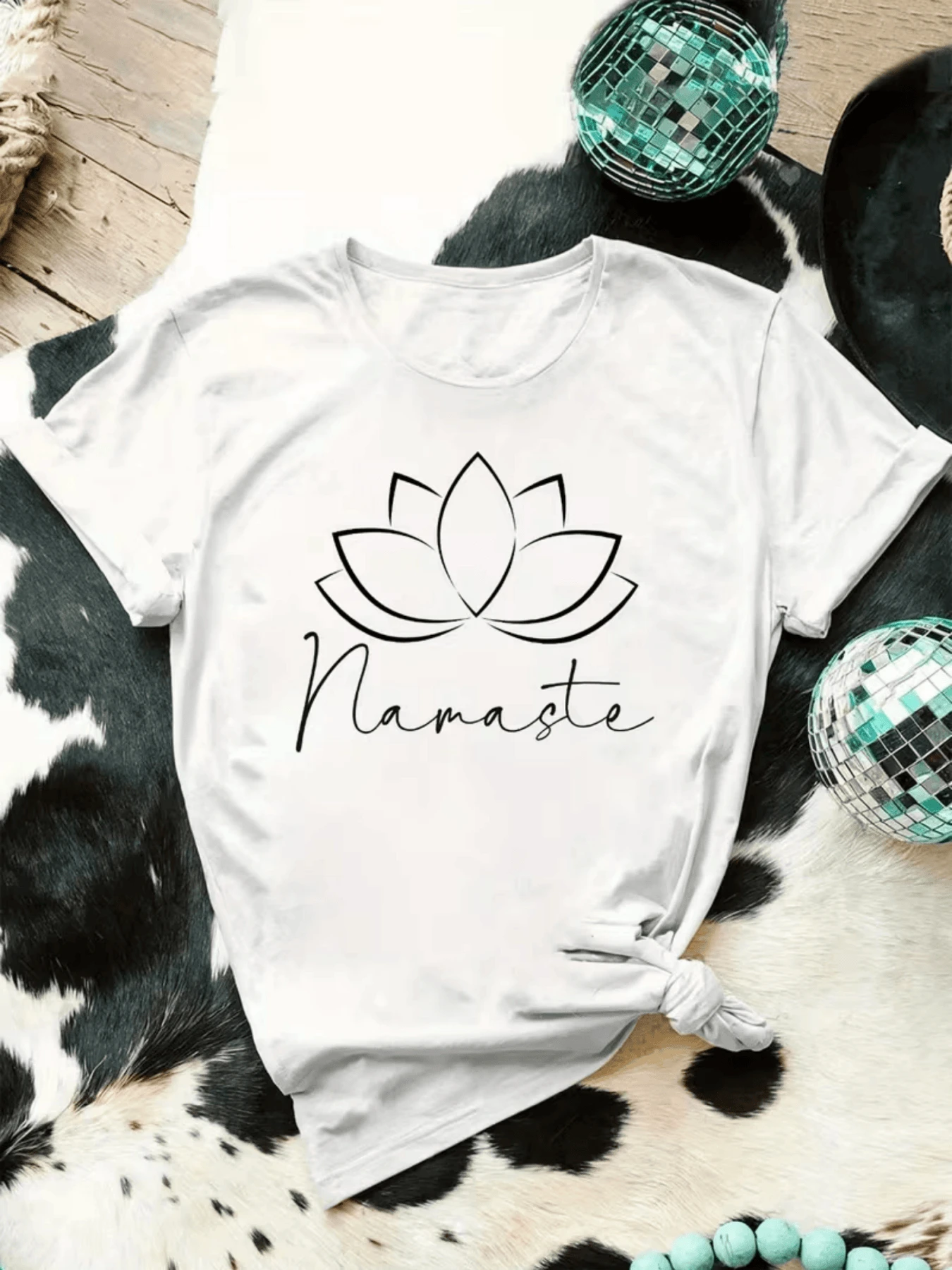 Flor de loto abierta representa la paz interior la energía positiva y la conexión espiritual del alma con el universo camiseta de mujer casual cómoda ideal para momentos de relajación y meditación diaria - Blanco - Ver 1