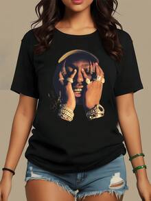 Manos que sostienen la fuerza del lujo y la confianza adornadas con joyas doradas que simbolizan poder elegancia y actitud moderna camiseta de mujer casual moderna cómoda para verano - Negro - Ver 8