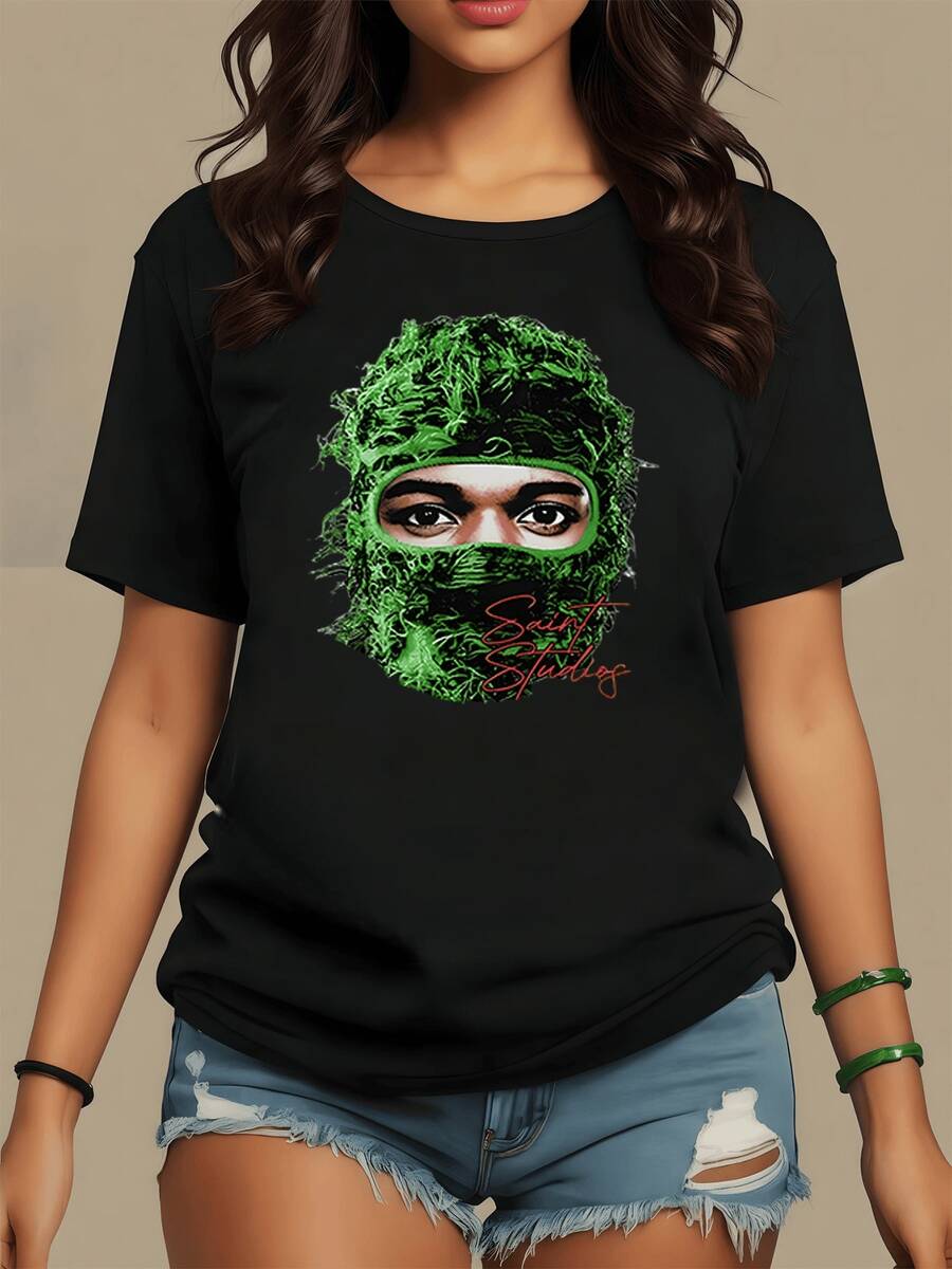 A Green Figure Formed By Branches Symbolizes The Connection Between Nature And Vital Energy, Conveying Balance And Inner Strength. A Comfortable Women's T-Shirt, Ideal For Everyday Wear And Elegant Casual Combinations. - 黑色 - 查看 1