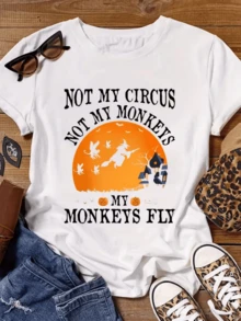 Witch Flying On Her Broomstick Under A Large Orange Moon Accompanied By Winged Monkeys, Bats And Pumpkins That Evoke A Fun Halloween Atmosphere. Modern Casual Women's T-Shirt - 白色 - 查看 8